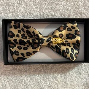 Tytus Ties Leopard Print Bow Tie with Gold Jesus Fish Pin